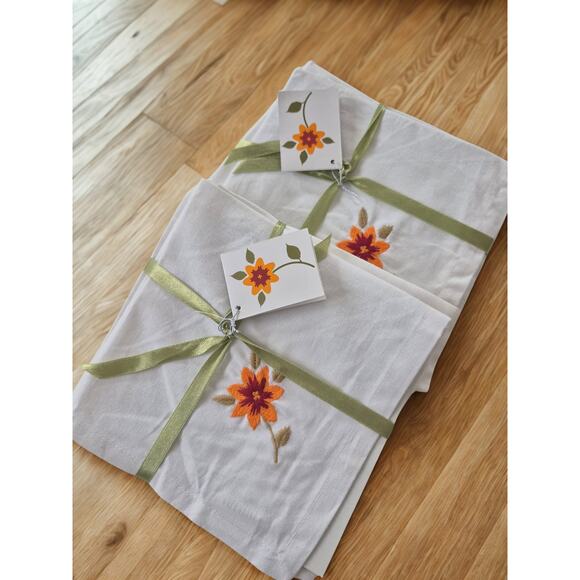 Pier 1 Cotton Napkins Set of 6 White Embroidered Floral 20 x 20 Boho NWT - Picture 5 of 5